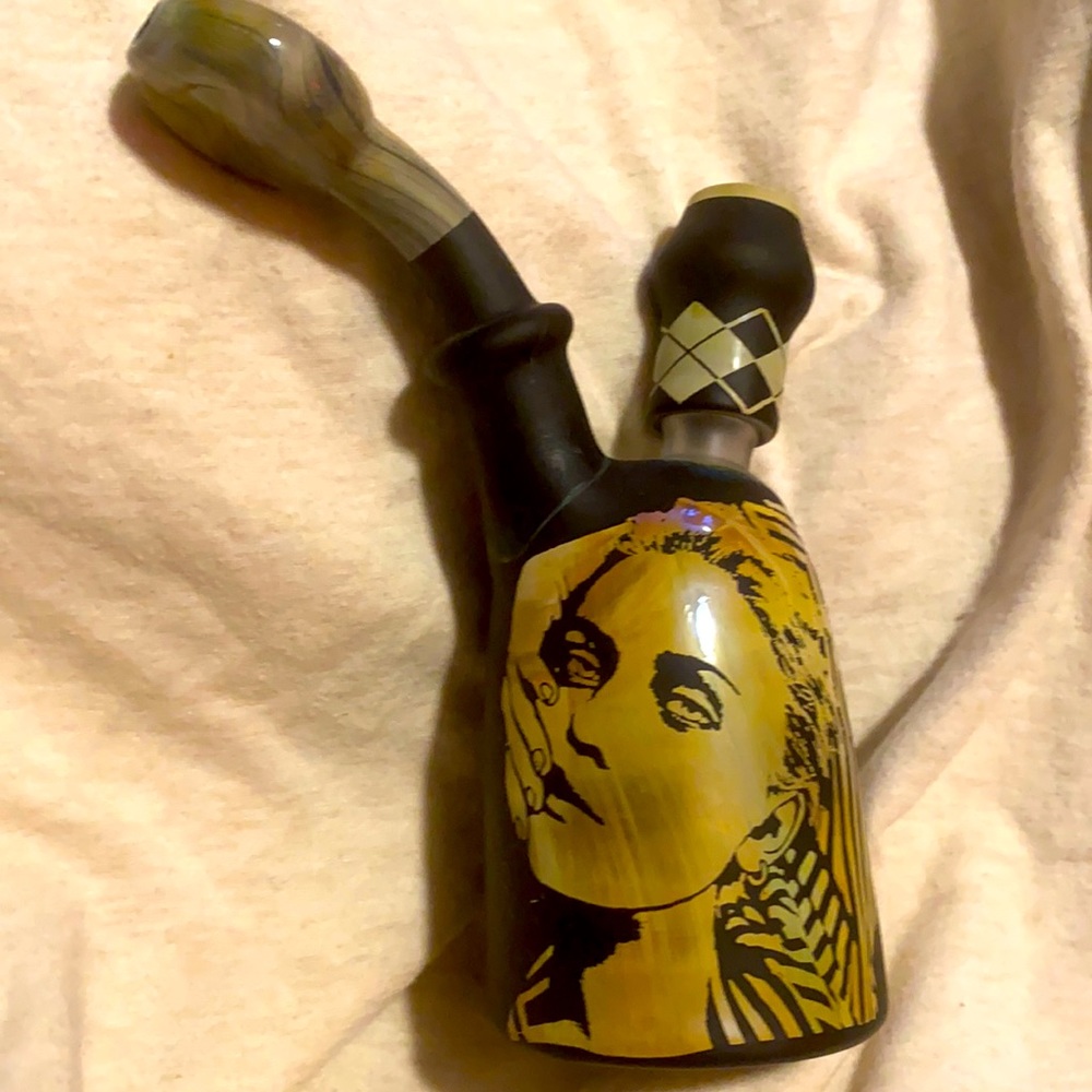 SLINGER AND DEVADITA SAND BLASTED HEADY RIG